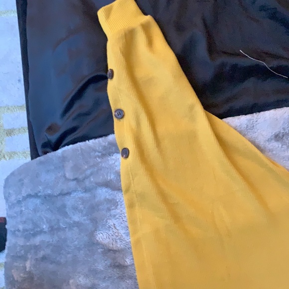 Forever 21 Crop Sweater - Picture 2 of 4